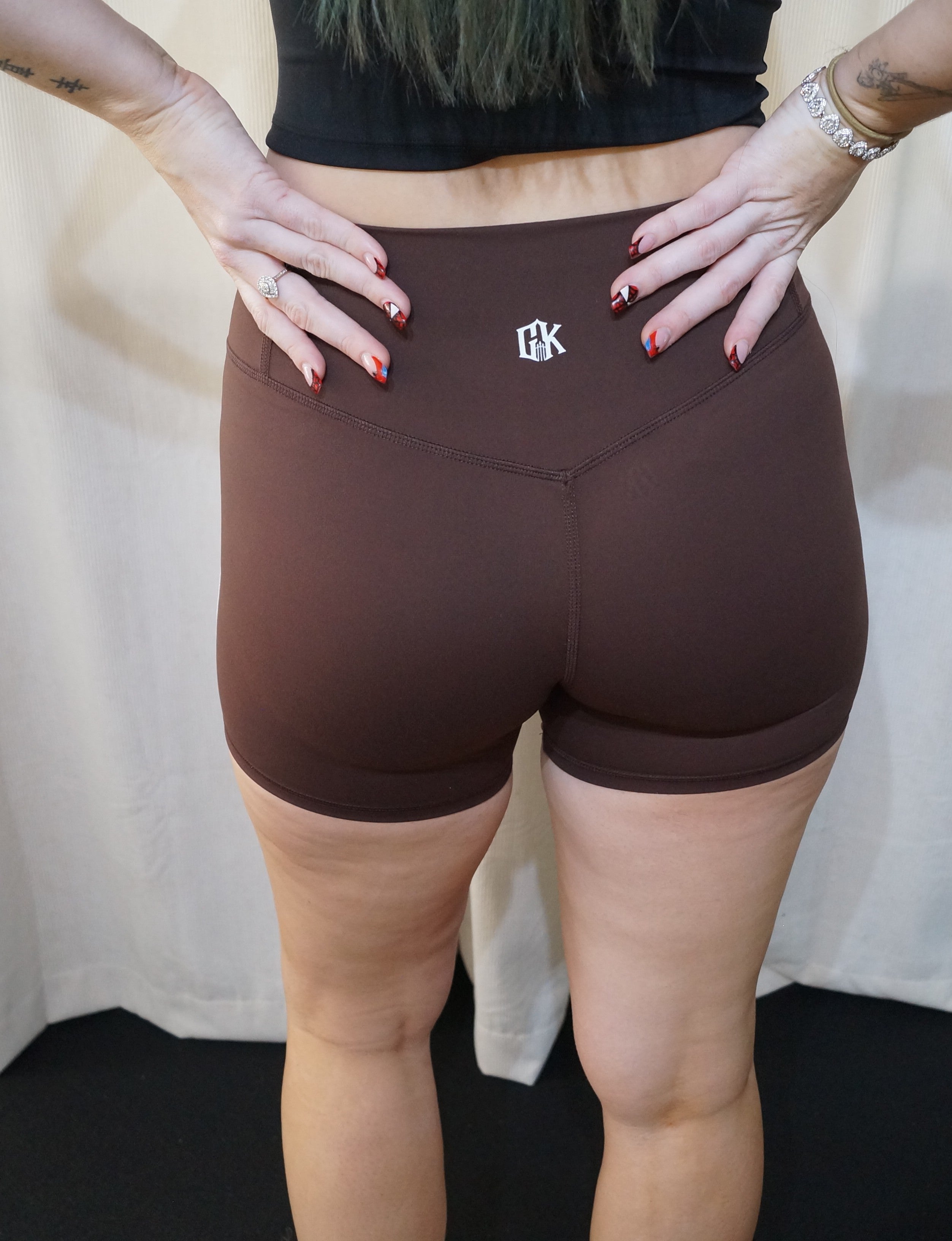 Brown short white stripe