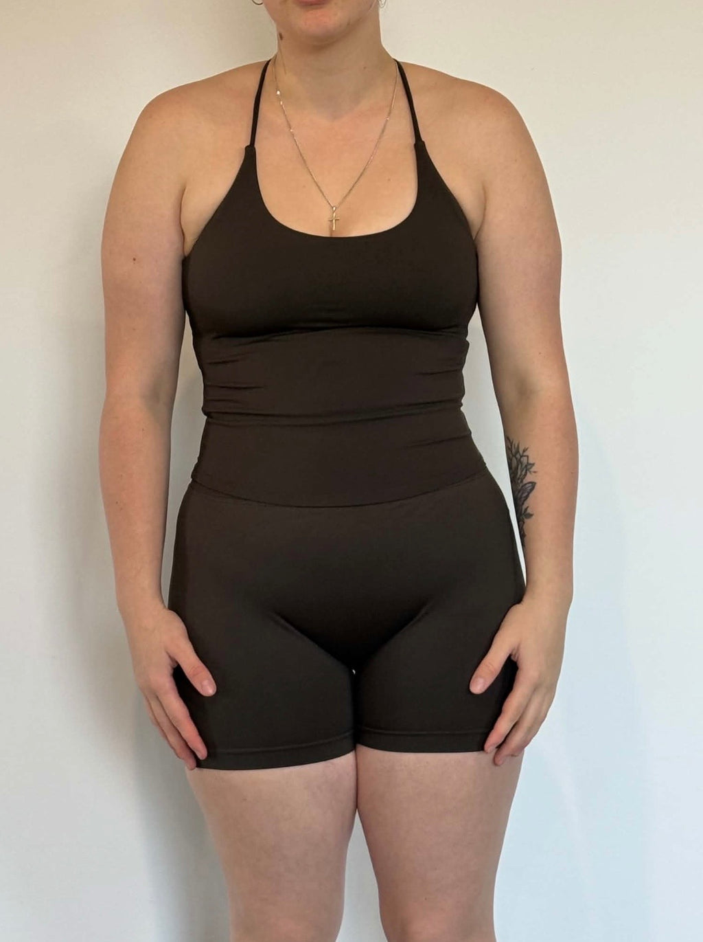 Espresso scrunch essential shorts
