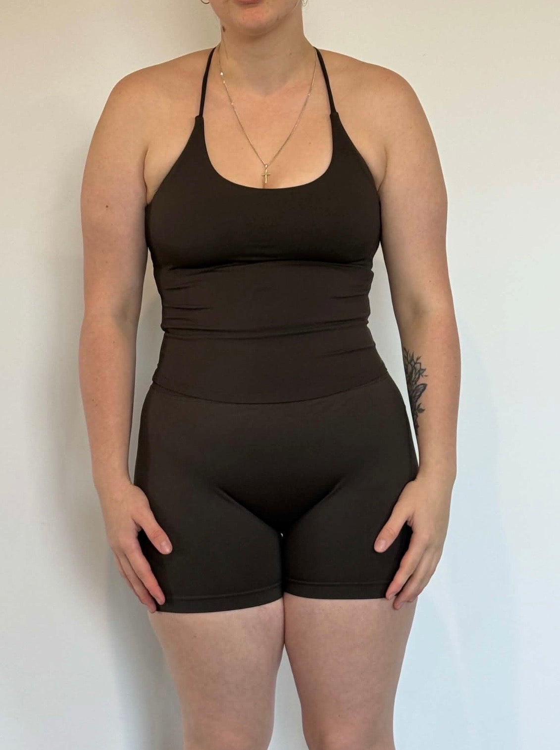 Espresso scrunch essential shorts