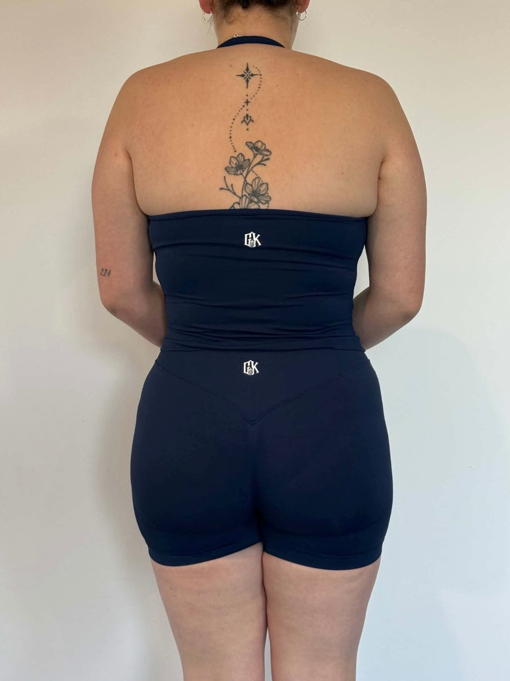 Navy scrunch essential shorts