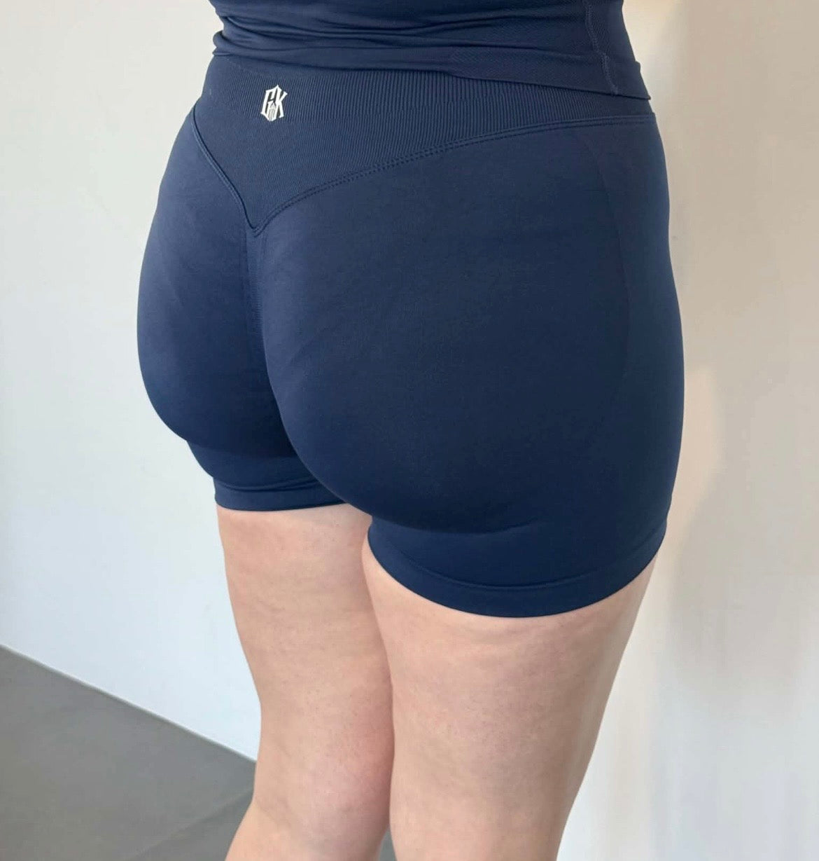 Navy scrunch essential shorts
